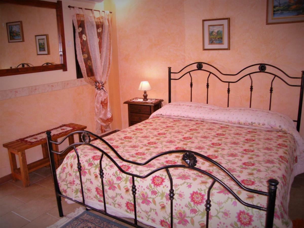 Two Connecting Double Rooms,51704389:JPEG